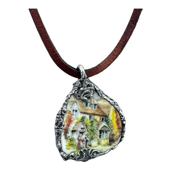 Artisan Necklace Featuring Royal Stuart Broken China & Silver Blend Metalwork - Picture 4 of 9